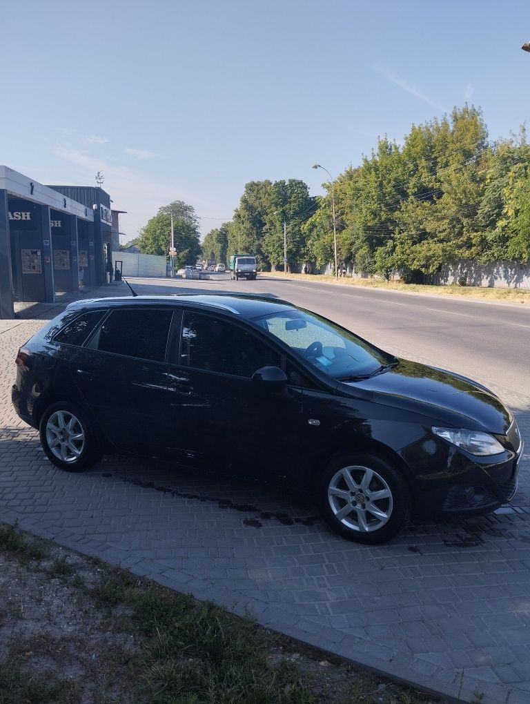 Продам авто автомобіль Seat Ibiza 2011 1.2 дизель дуже економна кондиц