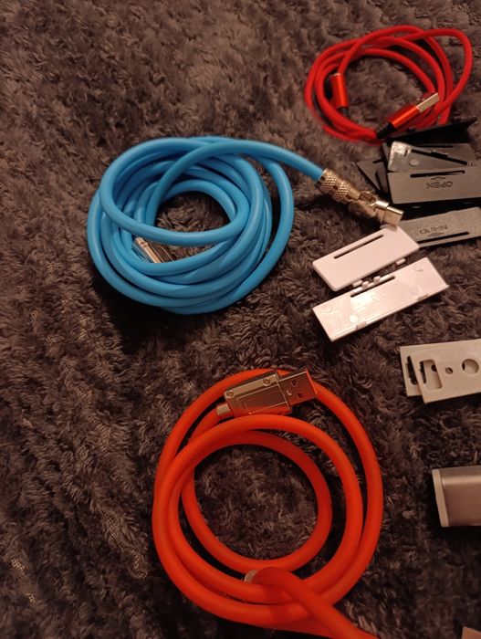 Mix kabli i części elektronicznych