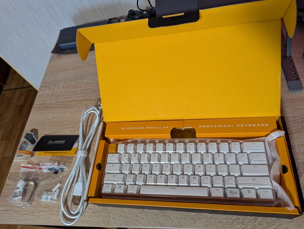 Клавіатура GMMK Compact обслужена.