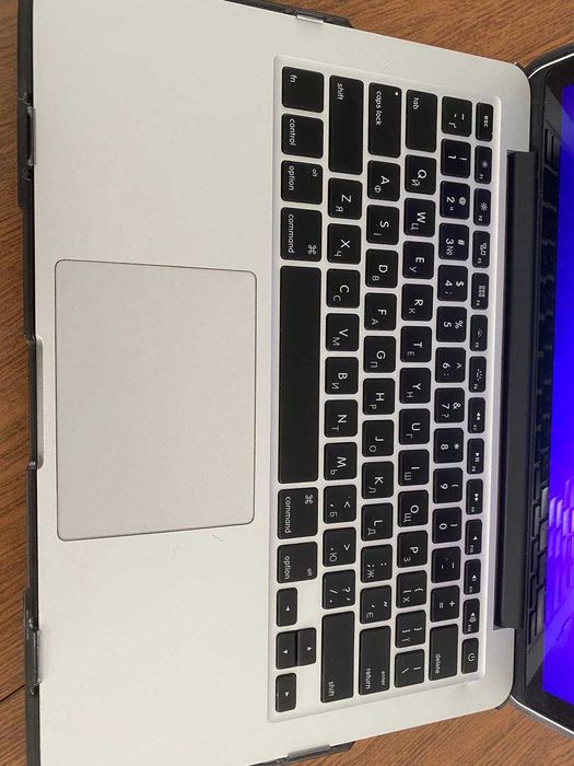 Продам MacBook Pro 13" (2015, i7, 16GB RAM, 512GB SSD)