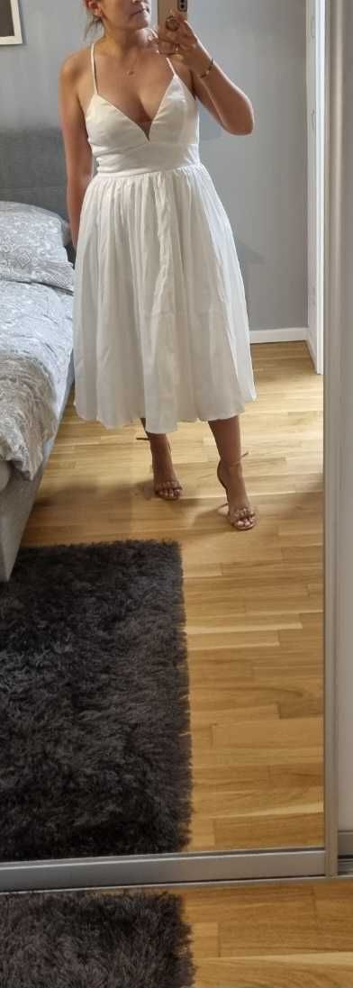 Sukienka biała satynowa z tiulowa podszewka