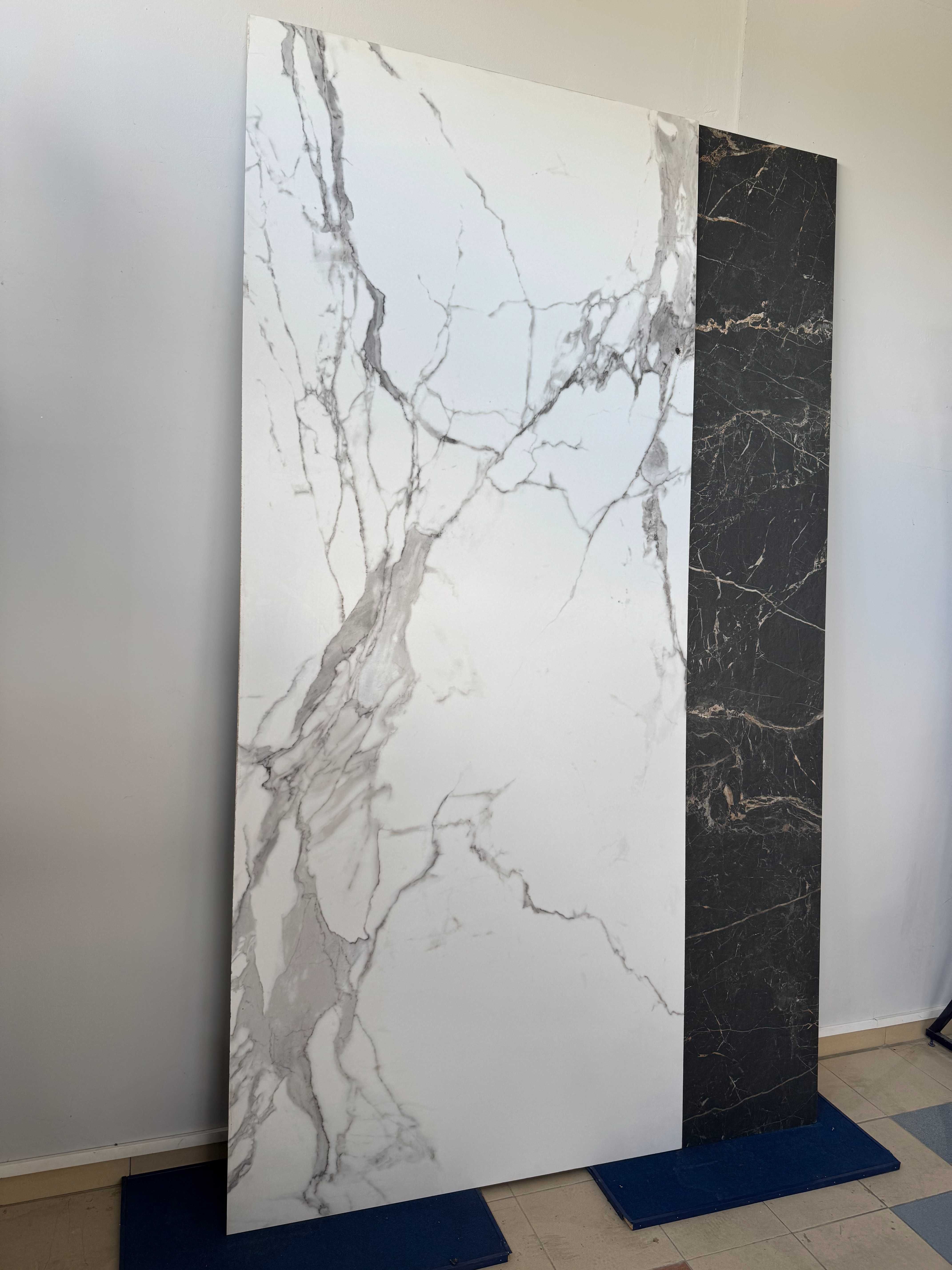 Ekskluzywny slab gresowy 120x280 | Biały marmur z szarą żyłą | Satyna