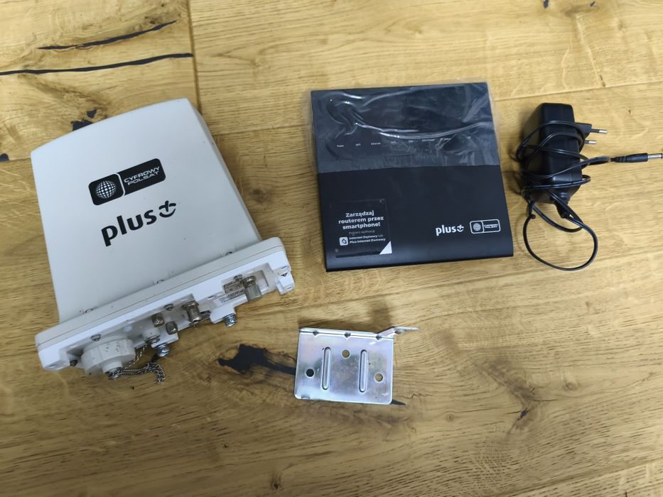 Router IDU 300 + Modem -wzmacniacz odu 300