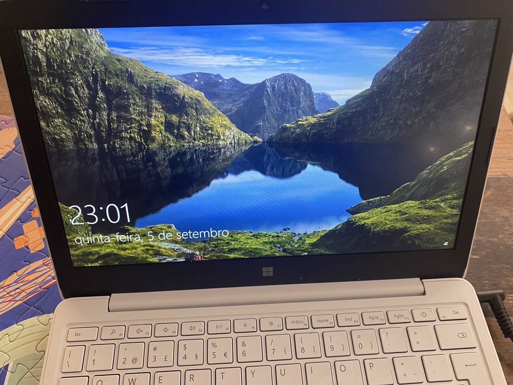 PORTÁTIL MICROSOFT SURFACE SE