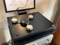 Gramofon rega planet bez ramienia