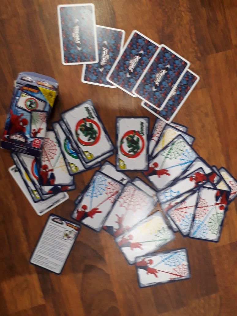 Карточная игра человека паука+постер