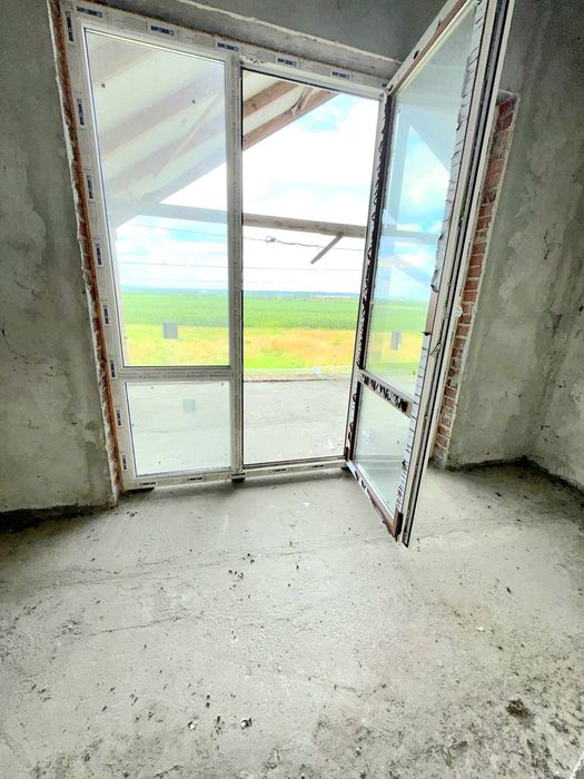 Продається 5-ти кімнатний будинок у місті Городок 30км від Львова