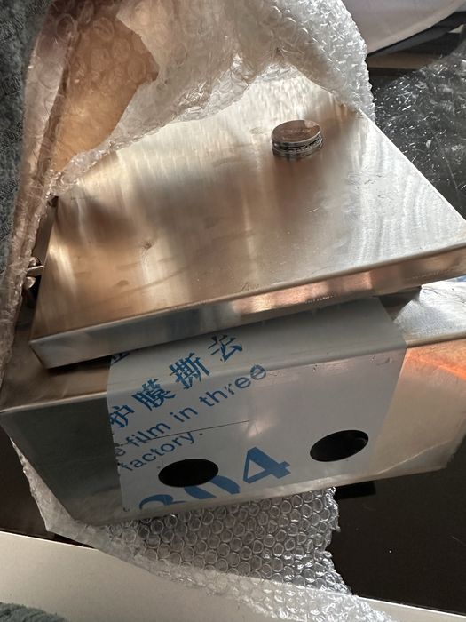 Caixa de correio nova em inox