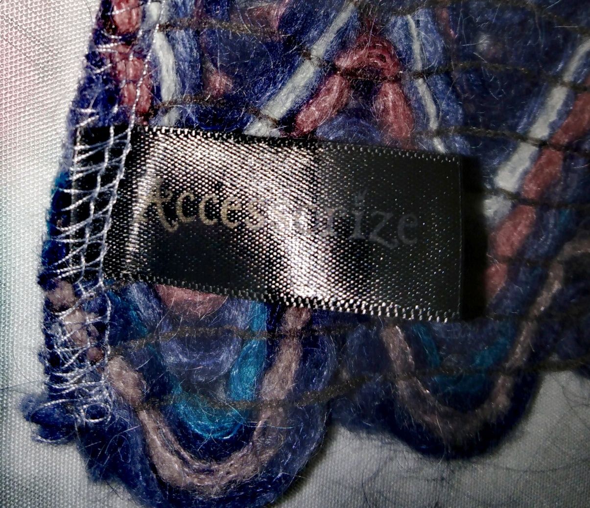 Gola-cachecol comprida em lã Accessorize.