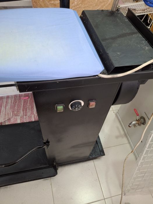 Tábua de passar a ferro industrial com sucção