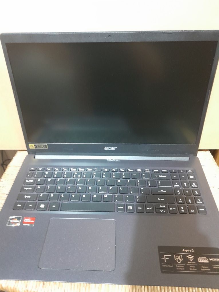 Laptop Acer Aspire 3 R5-3500U/8GB/512/Win 11