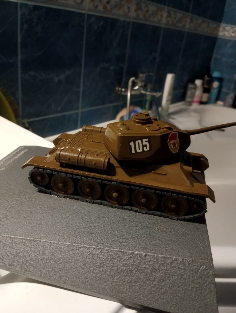 Продам модель т-34
