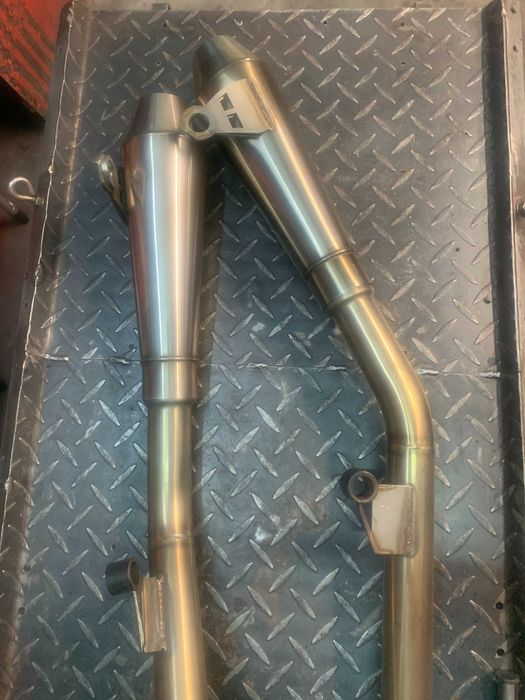 Triumph Thruxton 900 , linha de escape