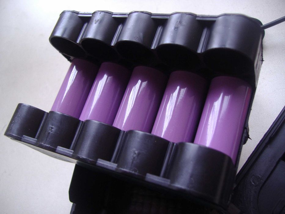 Аккумулятор Li-ion 18v-20v и под него зарядное устройство 18v-21v