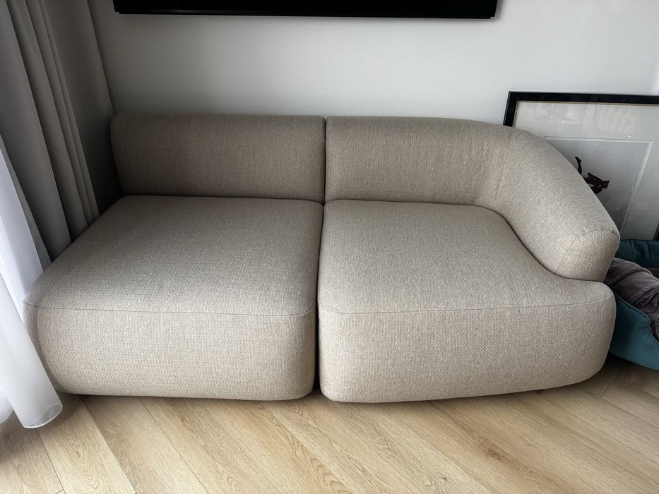 Sofa Sophia Westwing tkanina o grubym splocie jasnobeżowa .