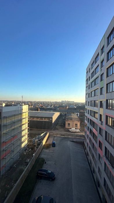 Продається 1 км квартира в тихому районі міста