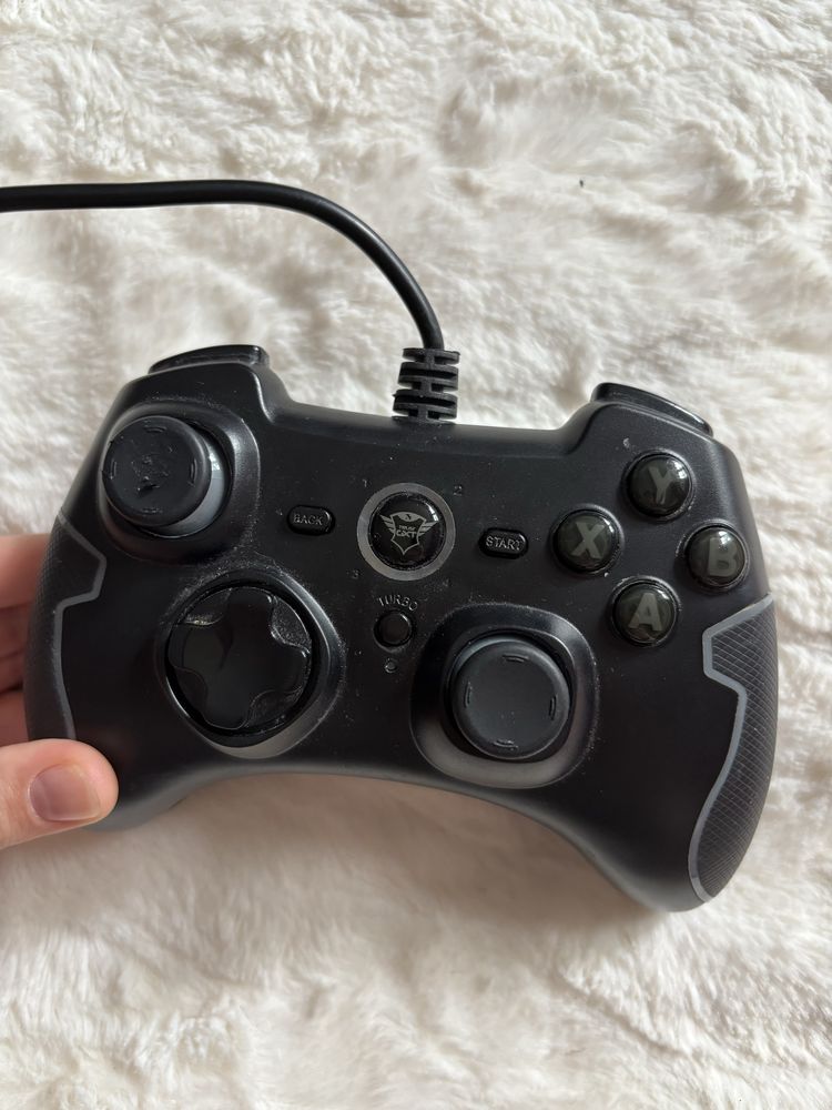 Przewodowy gamepad