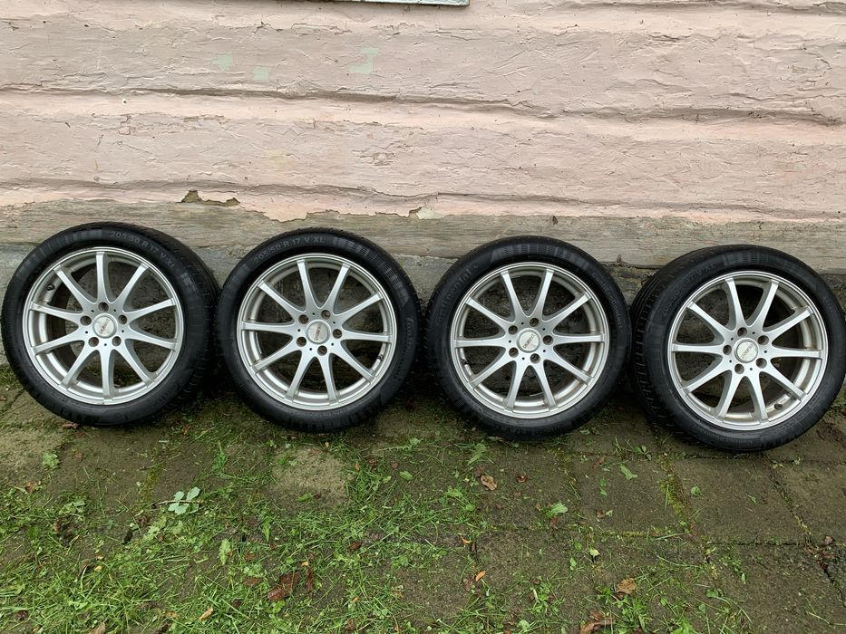 Диски DEZENT r17 5-114.3 з шинами.