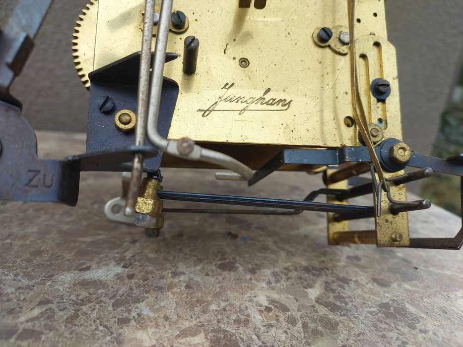 M078 Mechanizm starego zegara bufetowego Junghans kominkowego wskazówk