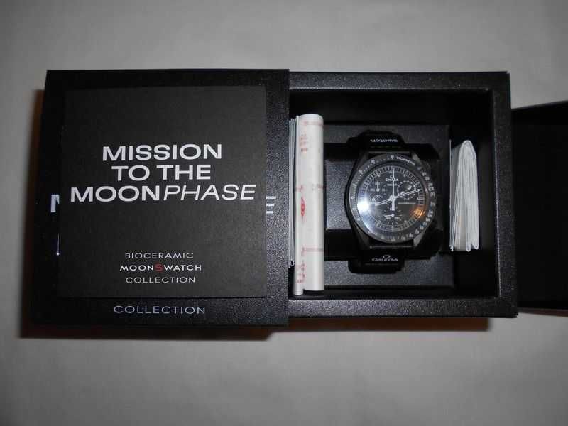 Swatch x Omega Bioceramic Moonswatch Mission To Moonphase Snoopy Black