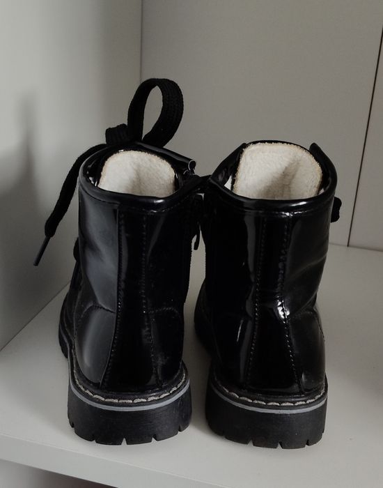 Kozaczki dziewczęce ocieplane czarne lakierowane 23