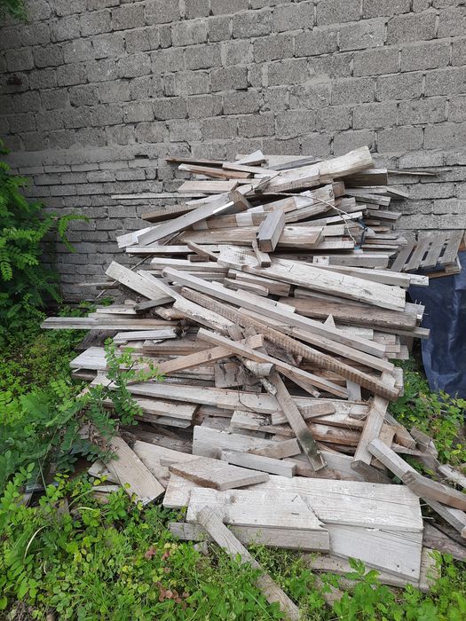 Drewno, ścinki z budowy