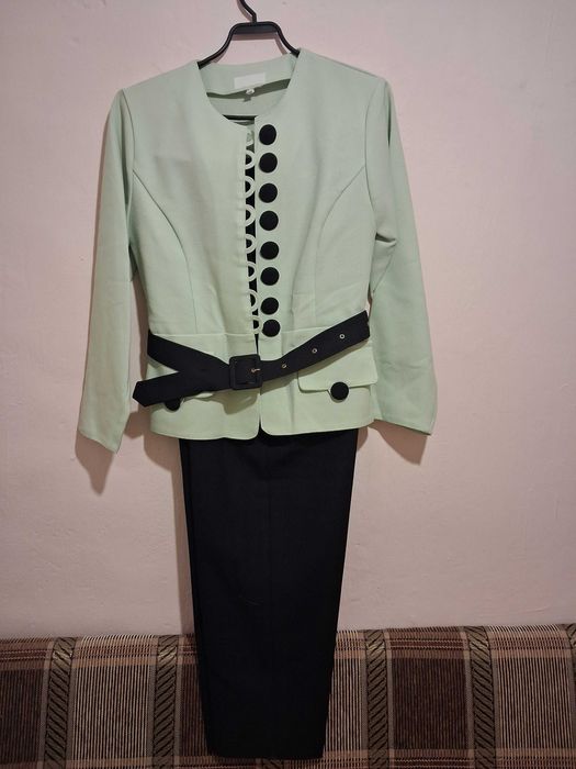 Елегантний брючний костюм