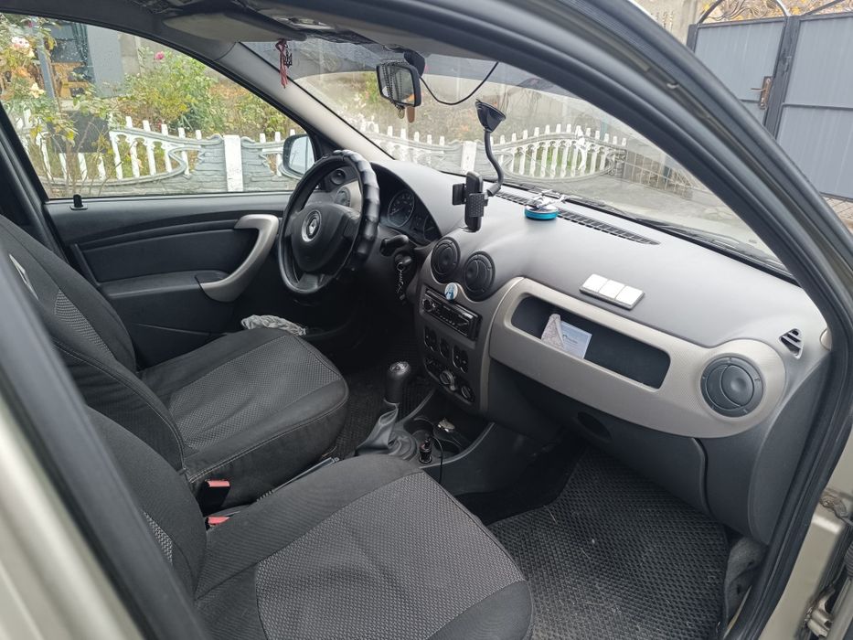 Рено логан 2011р