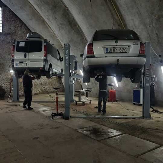 Установка автомобильных подъемников для СТО, монтаж подъемника
