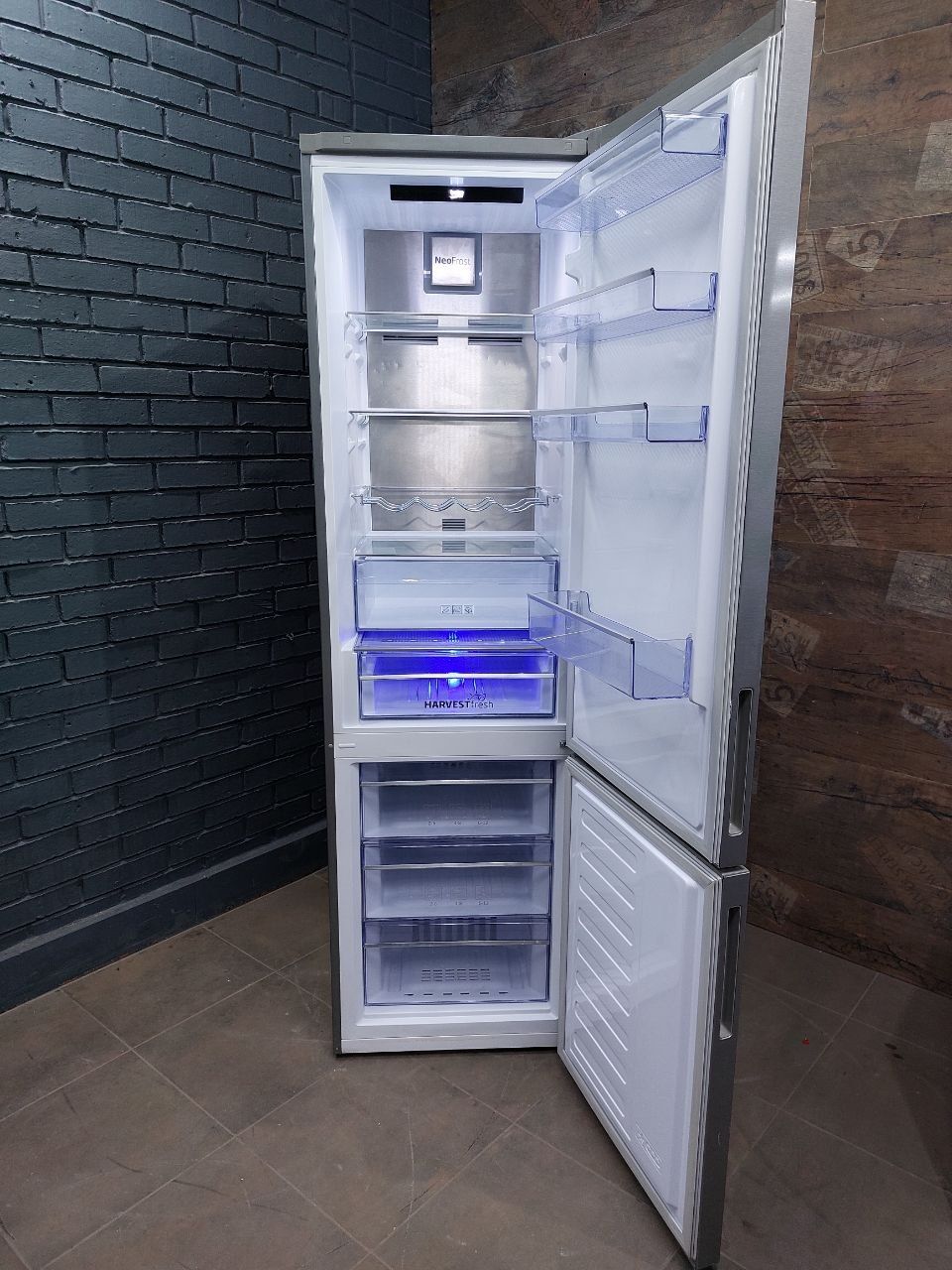 Продам робочий холодильник Indesi f20t хорошому стані