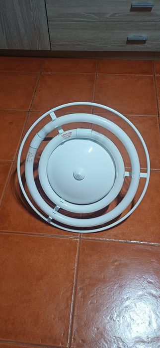 Candeeiros de teto e mesa