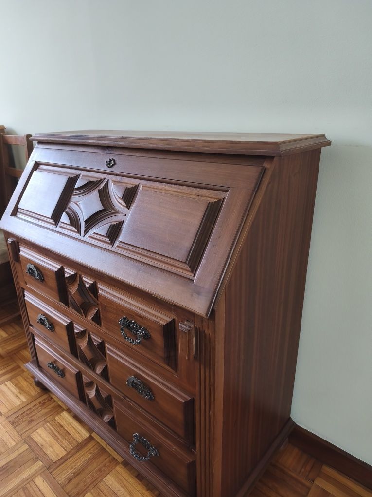 Cómoda/secretária+ mesa de cabeceira