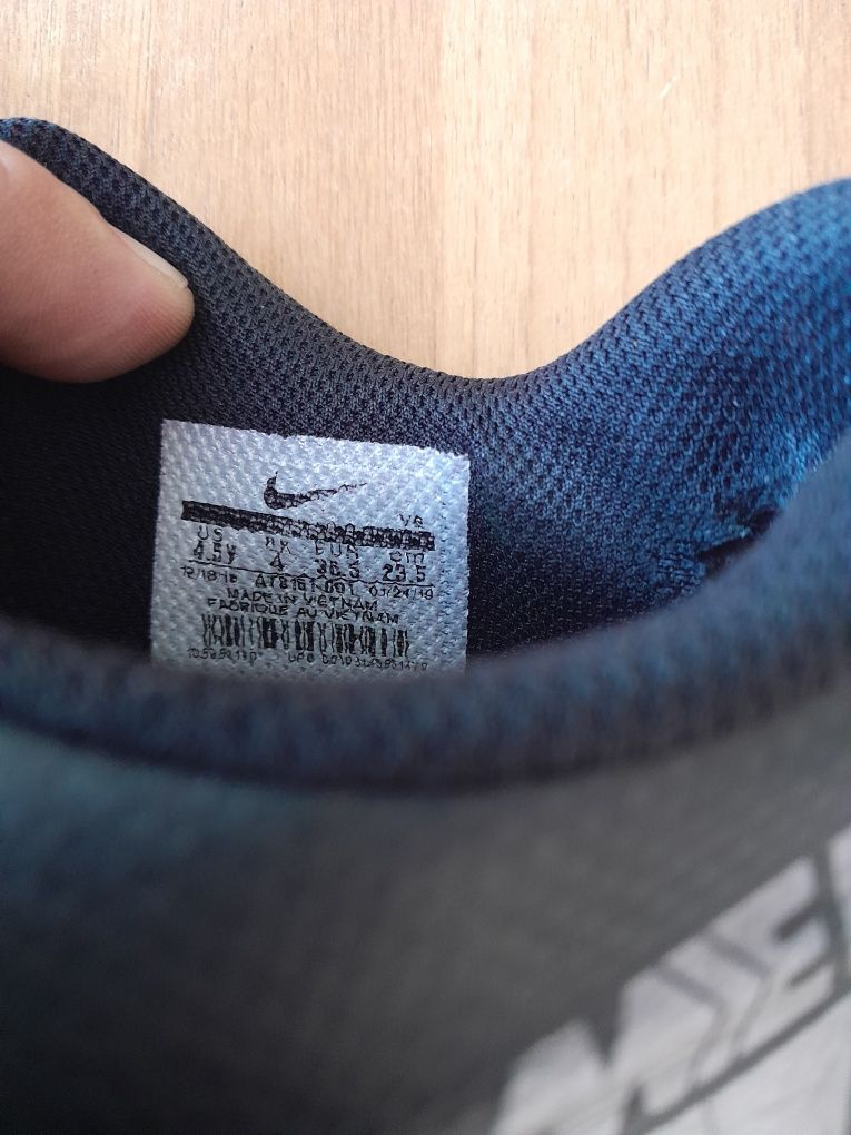 Дитячі футбольні бутси "Nike", 36 розмір