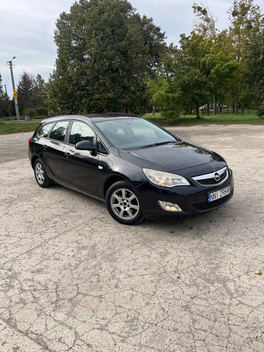 Opel Astra J 2011 roku