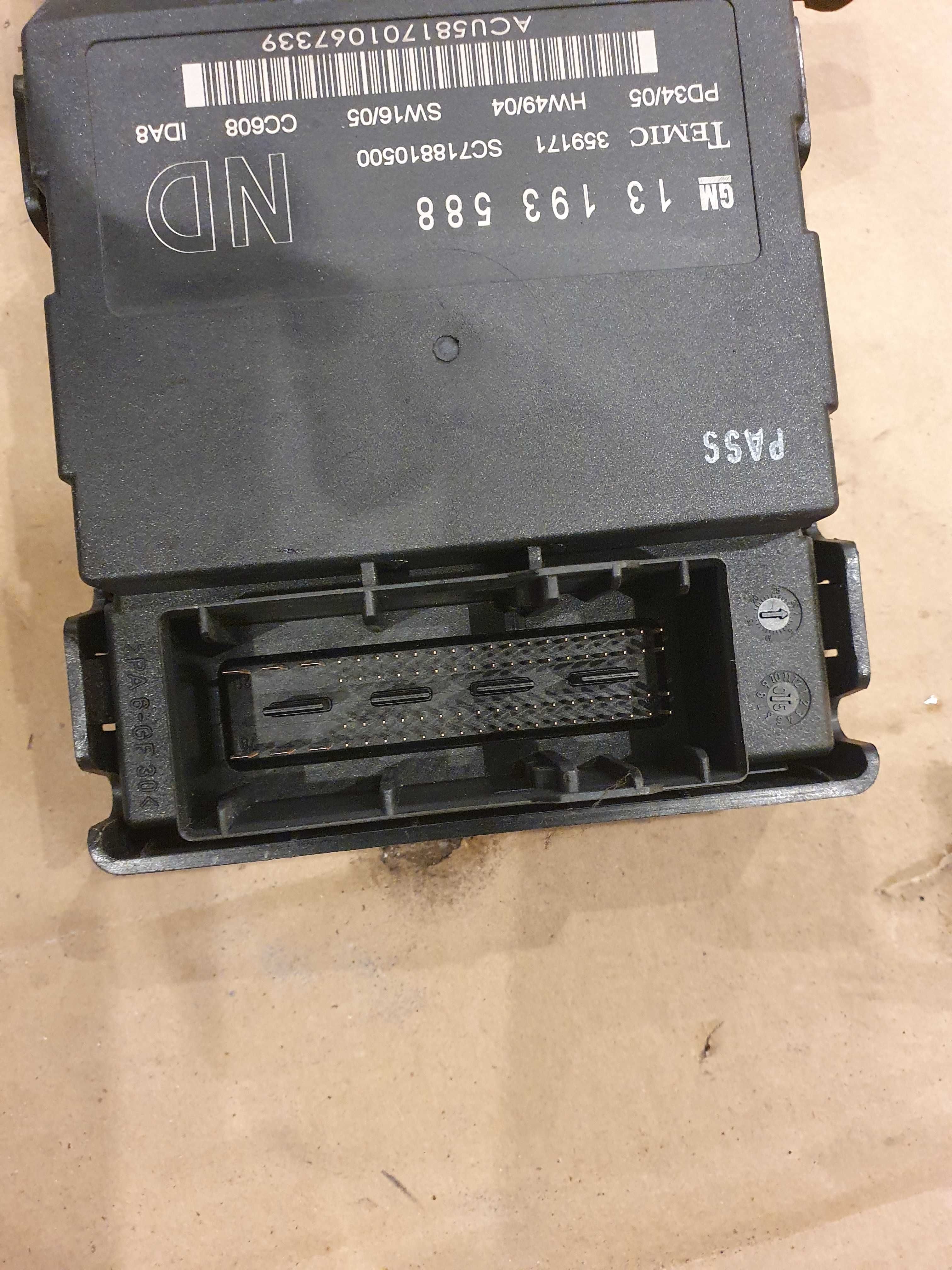Skrzynka modul bezpieczniki Opel Signum 1.9 cdti Vectra c Lift sprawna
