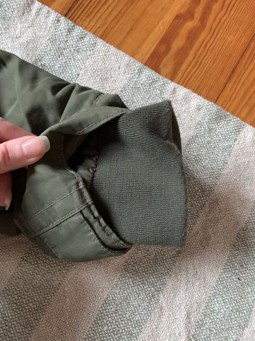 Kurtka na zimę w kolorze brudnej zieleni