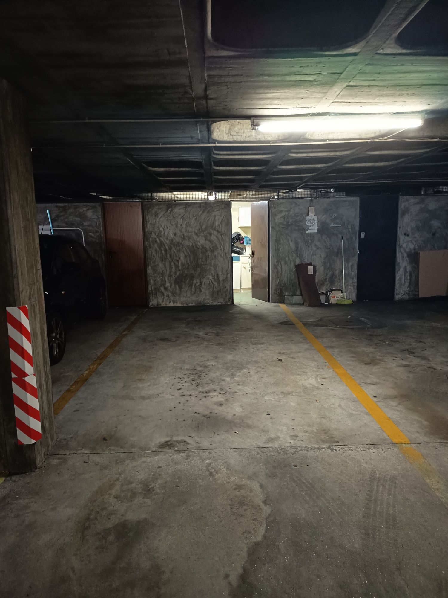 Vendo lugar de garagem para 2 carros na Rua da torrinha