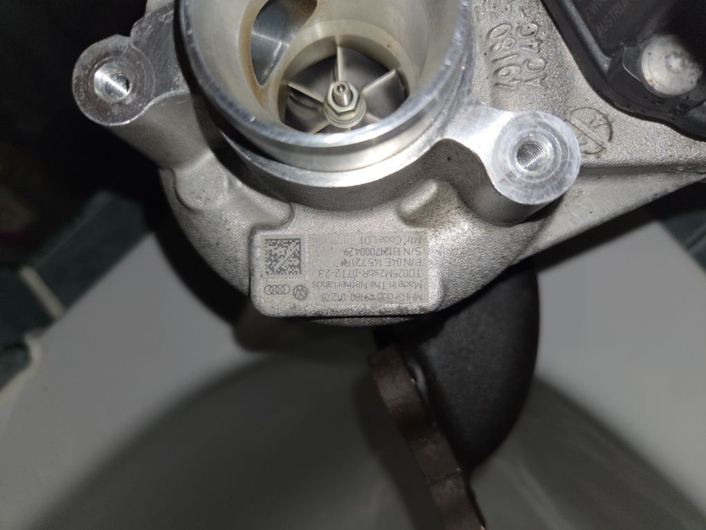 Turbo + dolot rury powietrza 1.4 TSI CZCA 2018 04E145721R | 04E129656S