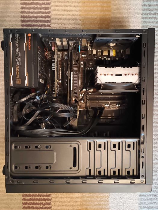 AMD FX-8320 | R9 270X 2GB | 8GB DDR3 1600MHz | HDD 1TB | Głośniki