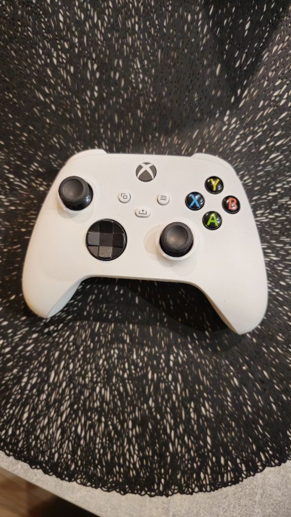 X box series x 1 tb z napedem pad idealny