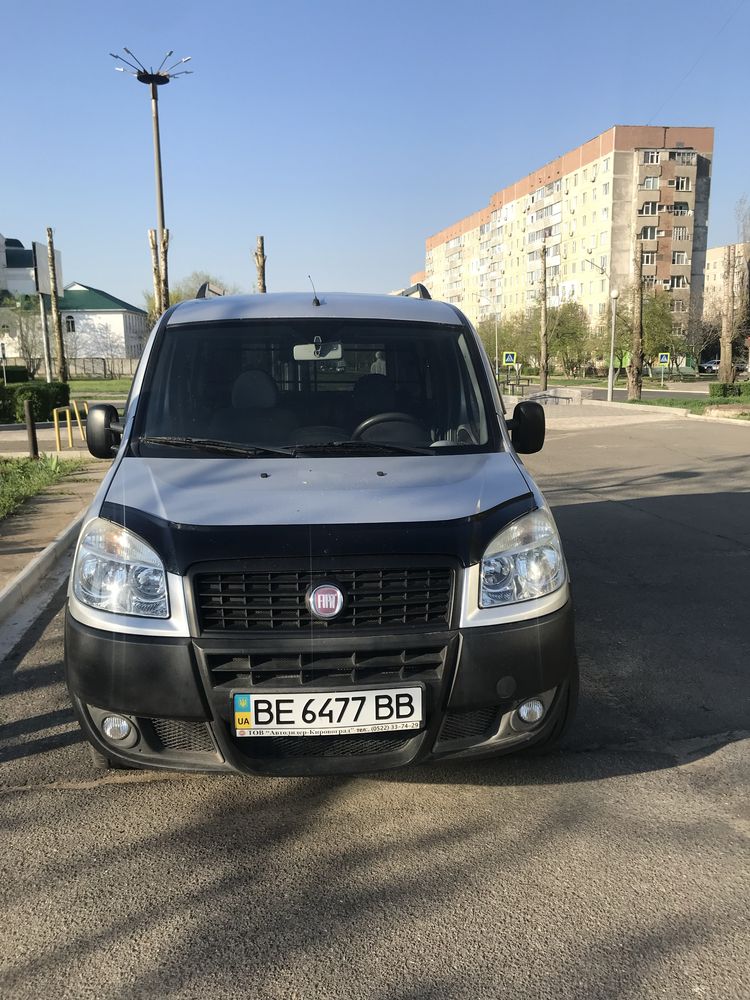 Продам автомобіль Fiat Doblo 2009 року