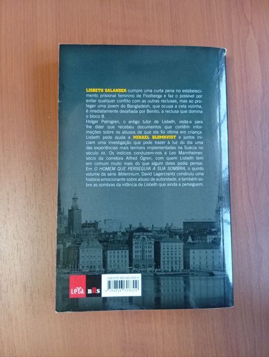Livro "O homem que perseguia a sua própria sombra"