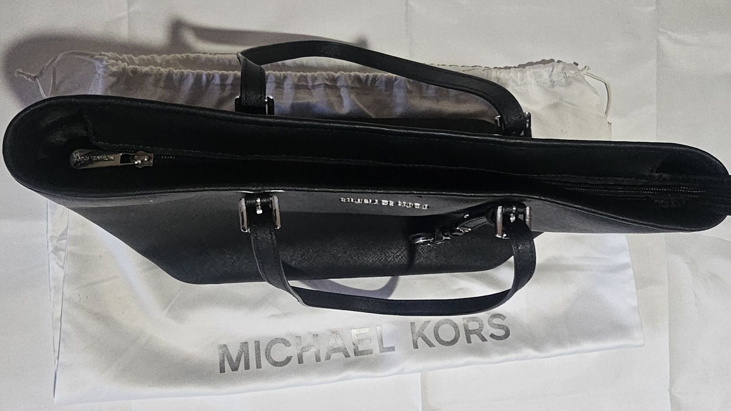 Carteira preta Michael Kors 
- (