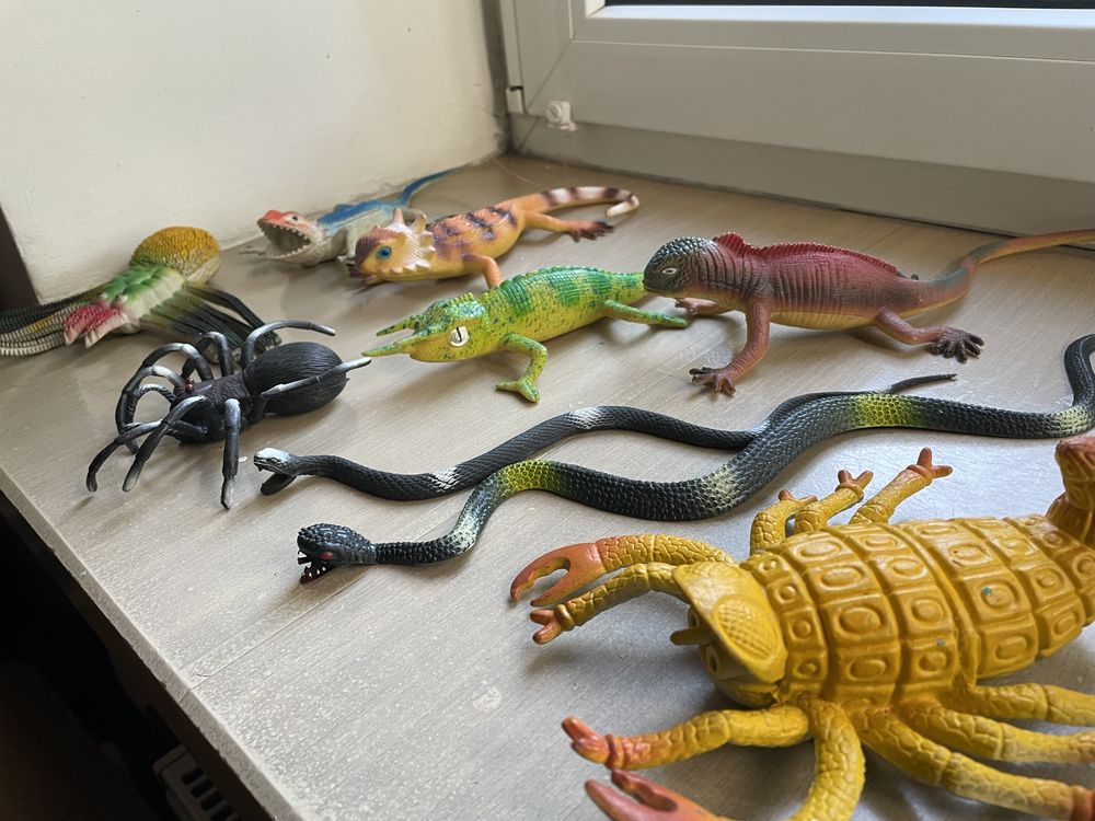 Zwierzątka plastikowe figurki kameleon wąż poająk
