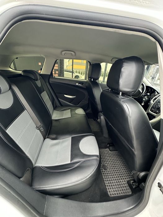 Opel Astra j автомобіль в чудовому стані