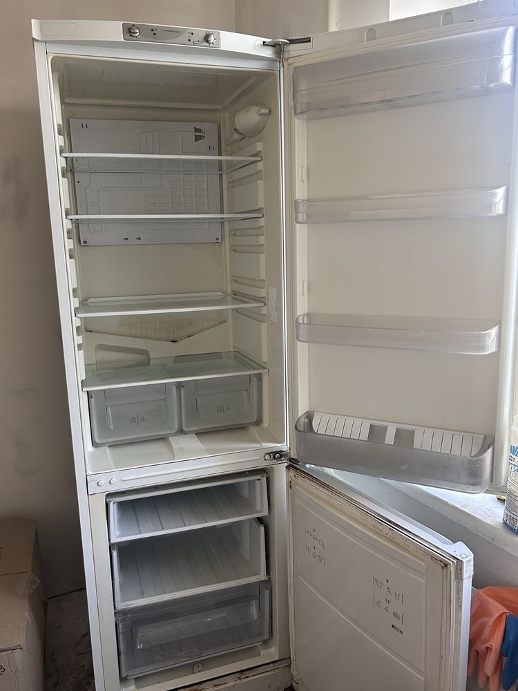 Холодильник HOTPOINT ARISTON (Арістон)