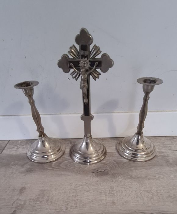 Zestaw krucyfiks i dwa lichtarzyki