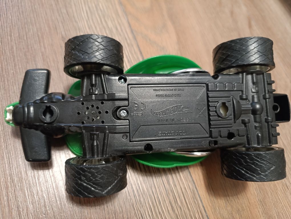 Autko Hot wheels Turboa Kobra z napędem bdb