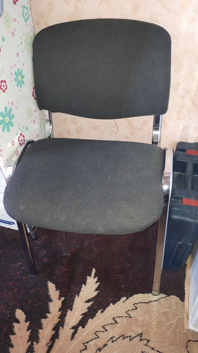 Продам стулья офисные iso