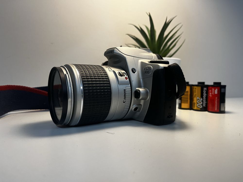 Canon EOS 300  28-90mm f4-5,6 - aparat analogowy, zadbany, z kolekcji